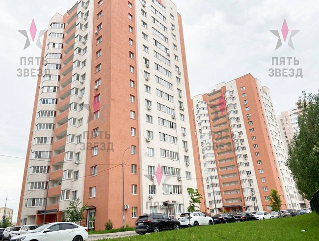Продаётся нежилое помещение в новом развивающемся районе многоэтажной жилой застройки ЖК Волгарь. 
Два отдельных входа, свободная планировка, качественный ремонт, все коммуникации. 
Возможно деление объекта на 2 помещения. 
Рядом расположены остановки общ