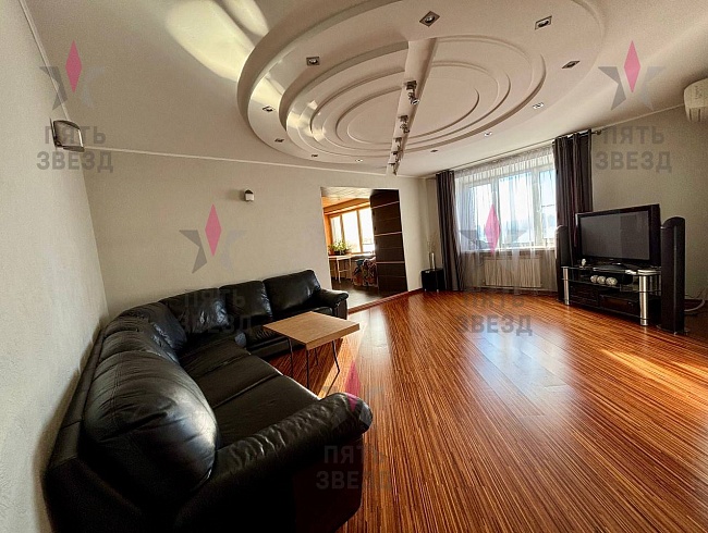 Продается большая 3-х комнатная квартира в районе Ипподрома...