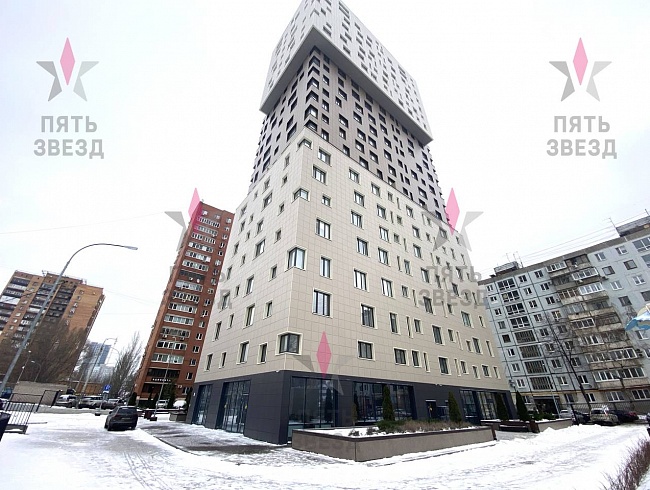 Продаётся универсальное нежилое помещение в центральном...