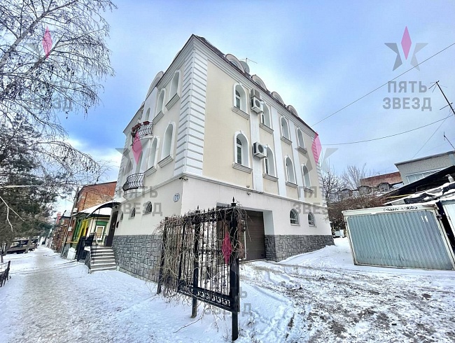 Продается 4-х этажный дом в исторической части города....