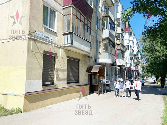 Продается нежилое помещение на 1 линии одной из центральных магистралей города – ул. Победы /ул. Гагарина. 
Высокий транспортный и пешеходный трафик. 
Есть возможность деления объекта на 2 помещения. 
Два отдельных входа, качественный ремонт, функциональн