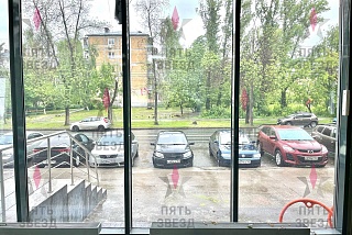 ✅ Сдается в аренду нежилое помещение на 1 линии ул. Мориса Тореза, д.13а. 
Район плотной жилой застройки.
✅ Высокий транспортный и пешеходный трафик....