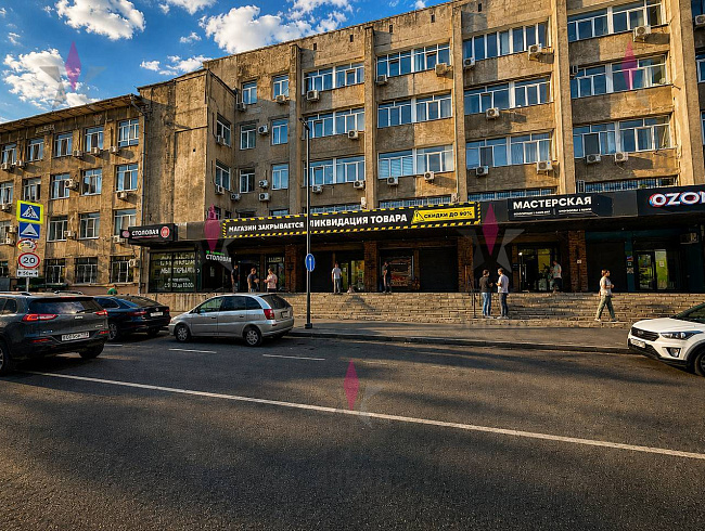 Сдается нежилое помещение 85 кв.м на первой линии Чернореченская 21.
Удобная, отдельная входная группа. Большие витрины, все коммуникации.
Идеальное помещение под спортивный магазин, мед центр, аксессуары, пункт выдачи маркетплейса, аптека, общепит, косме
