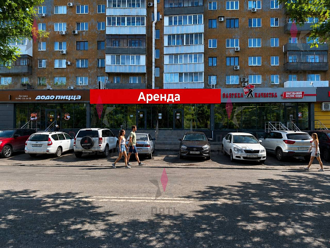 Сдается в аренду нежилое помещение на 1 линии ул. Мориса Тореза, д.13а. 
Район плотной жилой застройки.
Высокий транспортный и пешеходный трафик. 
Отдельный вход, витринное остекление, функциональная планировка, качественный ремонт, все коммуникации.
Рядо