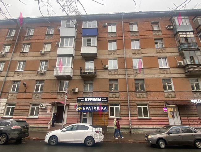 Продается торговое помещение на 1...